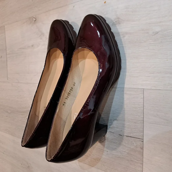 Red Glossy Flats with Rounded Toe - Picture 3 of 6